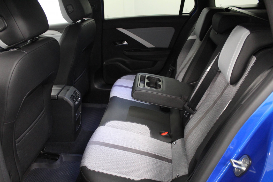 Acheter Opel Astra Astra Sports Tourer Hybrid 180 ch BVA8 Elegance 5p occasion dans les concessions du Groupe Faurie