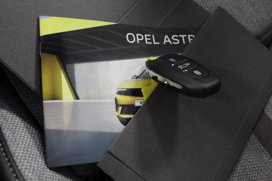 Acheter Opel Astra Astra Sports Tourer Hybrid 180 ch BVA8 Elegance 5p occasion dans les concessions du Groupe Faurie