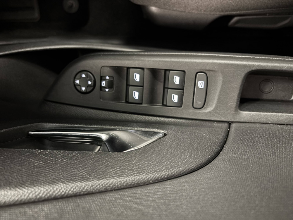 Acheter Opel Corsa E Corsa Electrique 136 ch & Batterie 50 kWh  5p occasion dans les concessions du Groupe Faurie