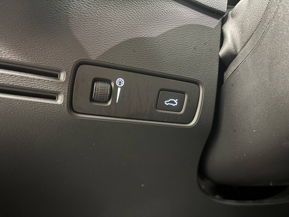 Acheter Volvo XC40 XC40 D3 AdBlue 150 ch Geartronic 8 R-Design 5p occasion dans les concessions du Groupe Faurie