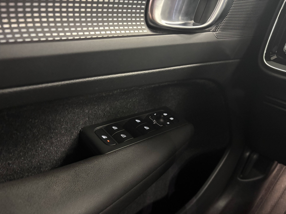 Acheter Volvo XC40 XC40 D3 AdBlue 150 ch Geartronic 8 R-Design 5p occasion dans les concessions du Groupe Faurie