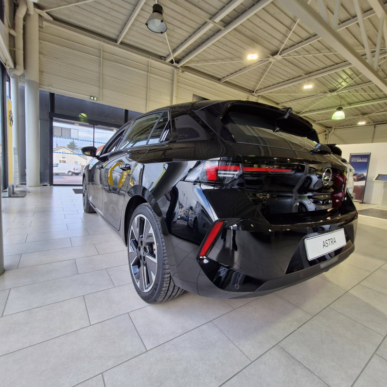 Acheter Opel Astra Astra Electrique 156 ch & Batterie 54 kWh  5p neuf dans les concessions du Groupe Faurie