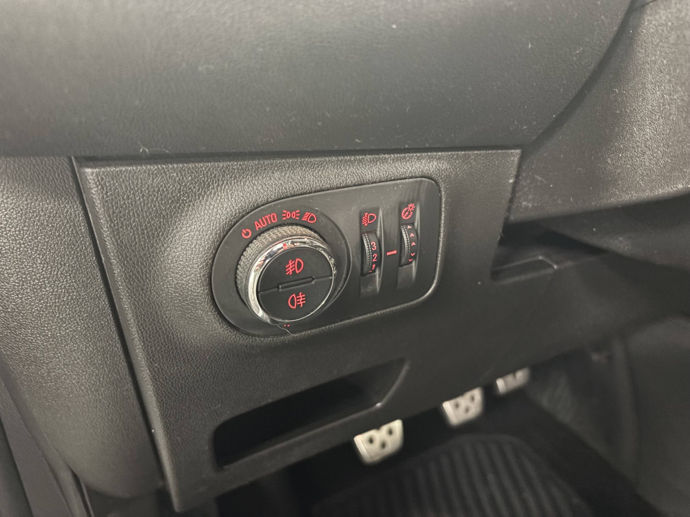 Acheter Opel Corsa E Corsa 1.4 Turbo 100 ch Black Edition 5p occasion dans les concessions du Groupe Faurie