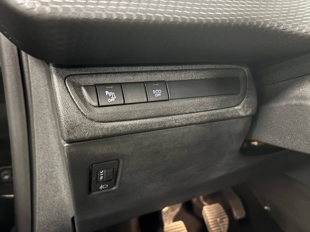 Acheter Peugeot 2008 2008 BlueHDi 100ch S&S BVM6 Allure Business 5p occasion dans les concessions du Groupe Faurie