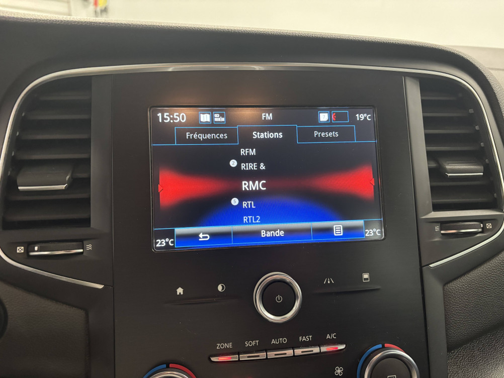 Acheter Renault Megane 4 Mégane IV Estate Blue dCi 115 EDC Business 5p occasion dans les concessions du Groupe Faurie