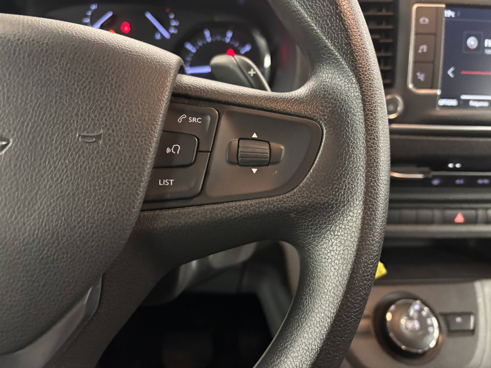 Acheter Opel Vivaro Fourgon VIVARO CA FIXE L2 2.0 DIESEL 180 CH BVA8 PACK BUSINESS 4p occasion dans les concessions du Groupe Faurie