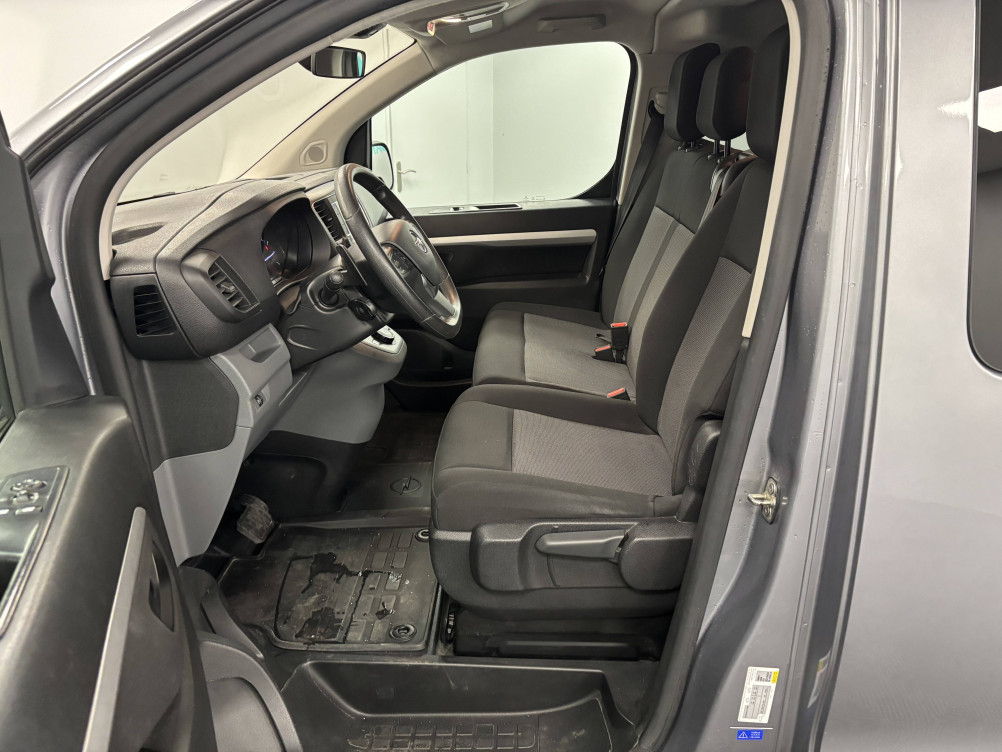 Acheter Opel Vivaro Fourgon VIVARO CA FIXE L2 2.0 DIESEL 180 CH BVA8 PACK BUSINESS 4p occasion dans les concessions du Groupe Faurie