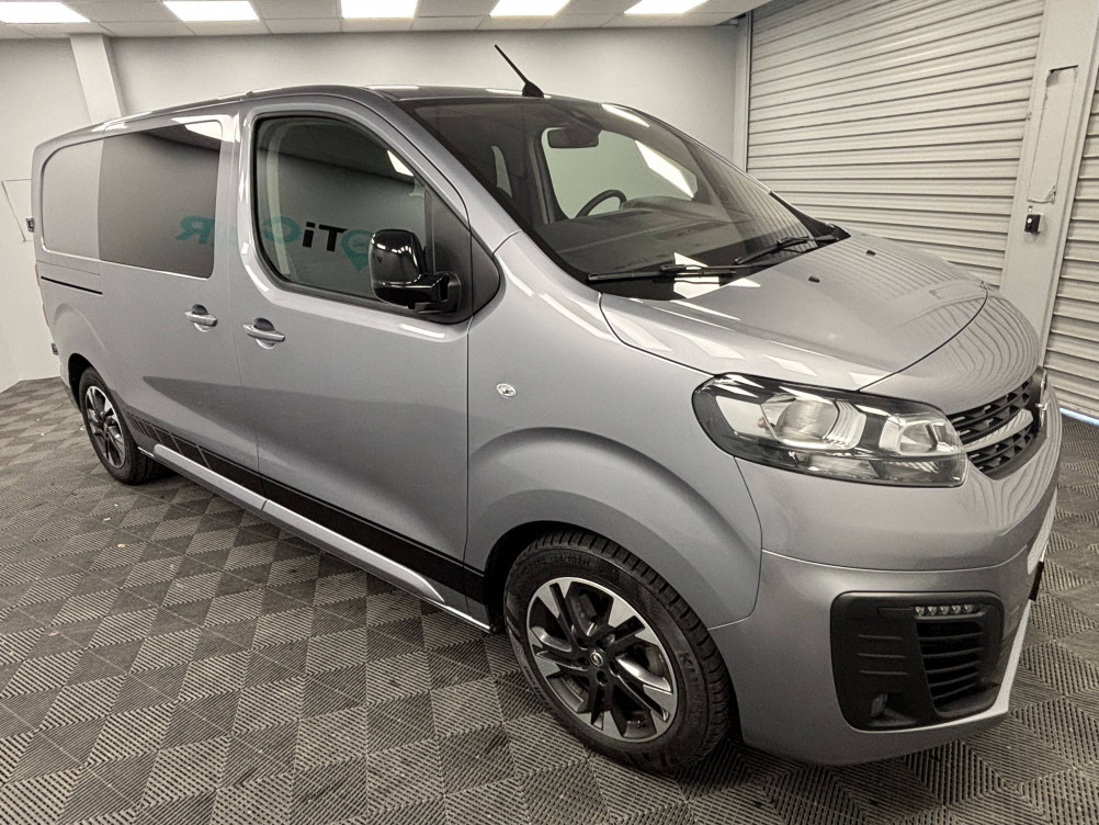 Acheter Opel Vivaro Fourgon VIVARO CA FIXE L2 2.0 DIESEL 180 CH BVA8 PACK BUSINESS 4p occasion dans les concessions du Groupe Faurie