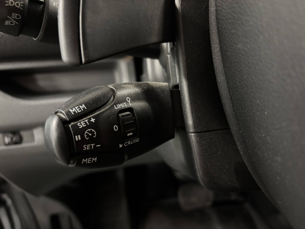 Acheter Opel Vivaro Fourgon VIVARO CA FIXE L2 2.0 DIESEL 180 CH BVA8 PACK BUSINESS 4p occasion dans les concessions du Groupe Faurie