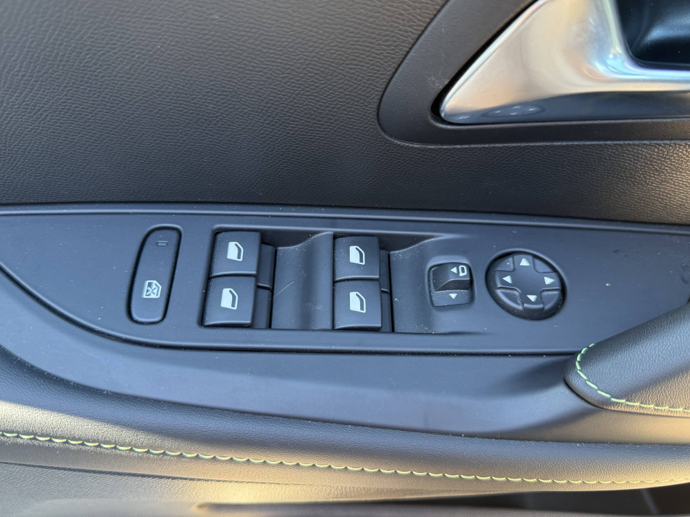 Acheter Peugeot 208 208 Hybrid 136 e-DCS6 GT 5p occasion dans les concessions du Groupe Faurie