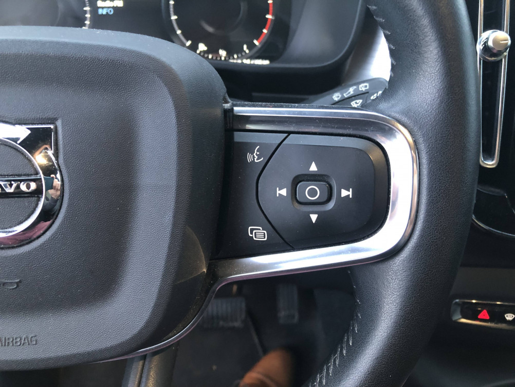 Acheter Volvo XC40 XC40 T2 129 ch Geartronic 8 Momentum Business 5p occasion dans les concessions du Groupe Faurie