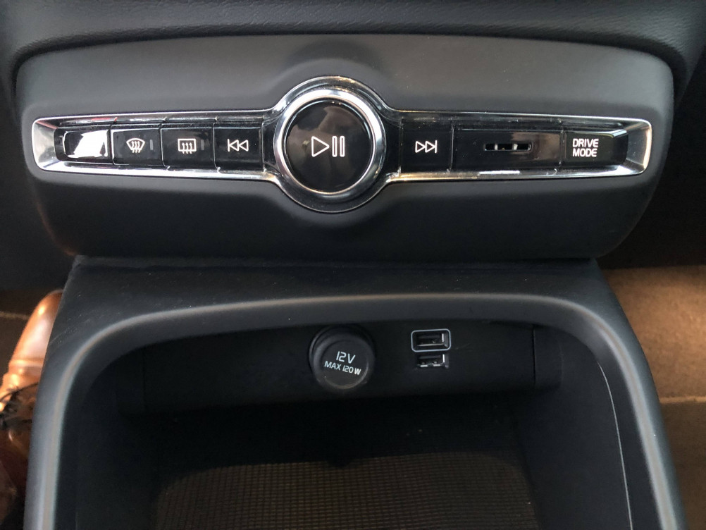 Acheter Volvo XC40 XC40 T2 129 ch Geartronic 8 Momentum Business 5p occasion dans les concessions du Groupe Faurie