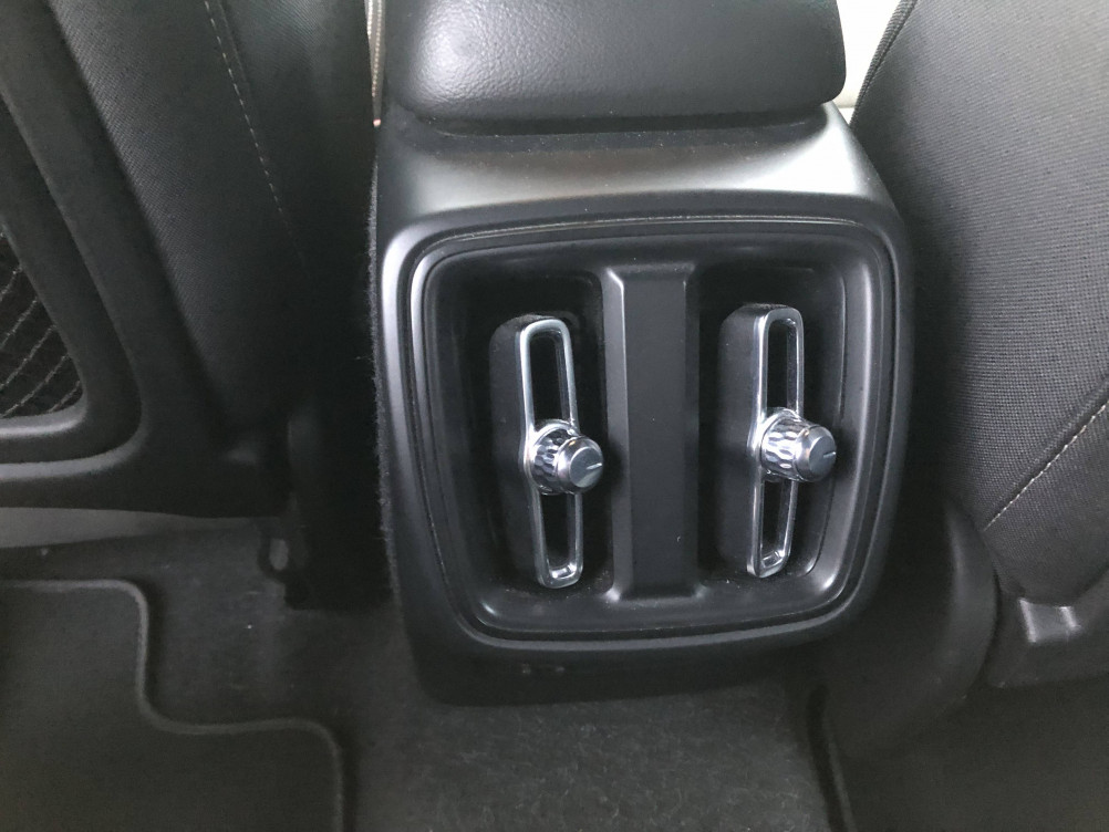 Acheter Volvo XC40 XC40 T2 129 ch Geartronic 8 Momentum Business 5p occasion dans les concessions du Groupe Faurie