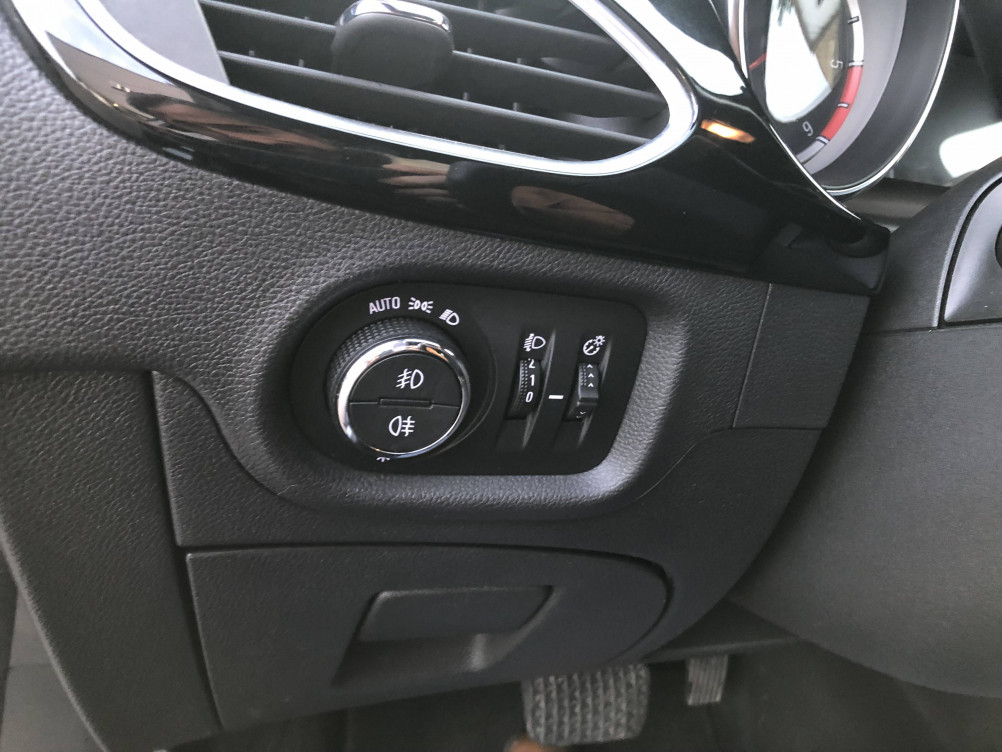 Acheter Opel Astra Astra 1.6 Diesel 136 ch BVA6 Innovation Plus 5p occasion dans les concessions du Groupe Faurie