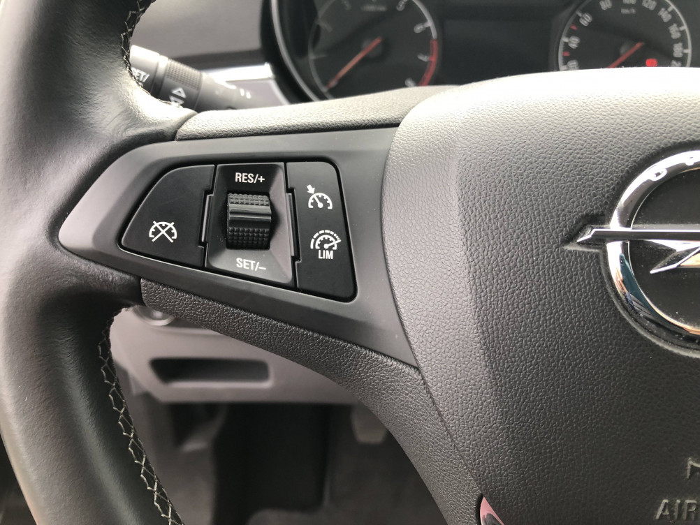 Acheter Opel Corsa E Corsa 1.4 Turbo 100 ch Innovation 5p occasion dans les concessions du Groupe Faurie