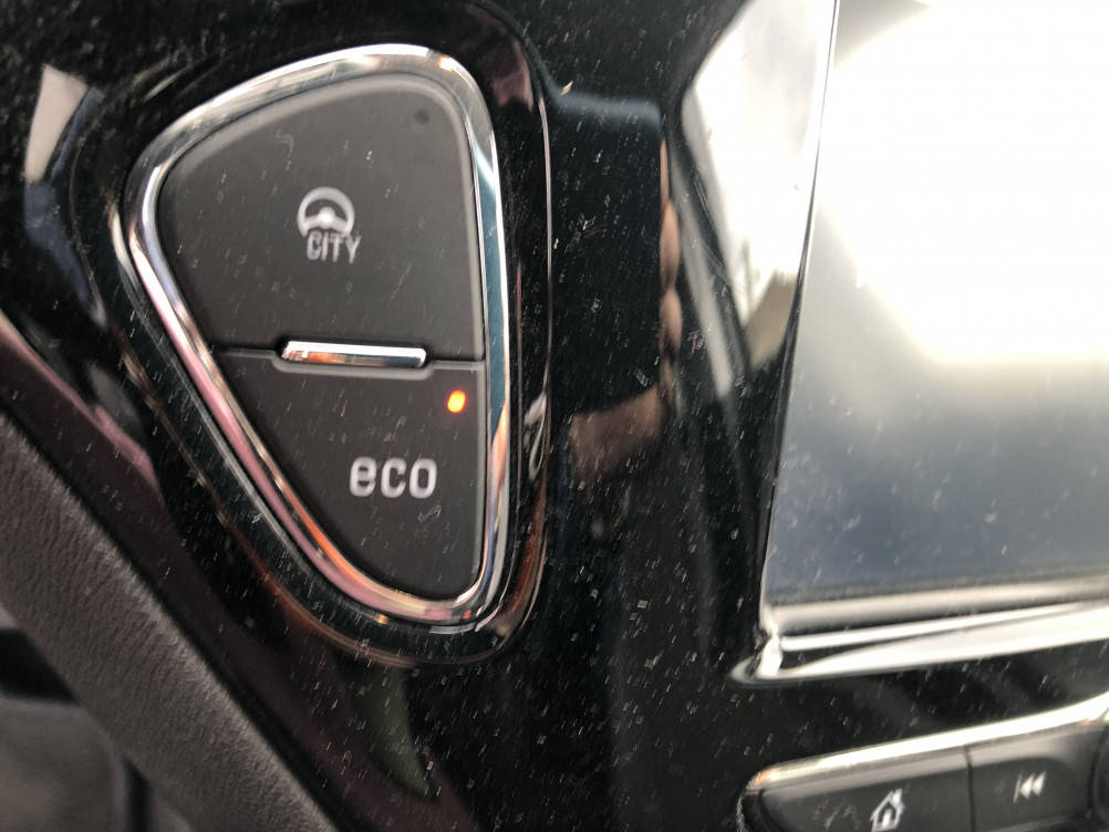 Acheter Opel Corsa E Corsa 1.4 Turbo 100 ch Innovation 5p occasion dans les concessions du Groupe Faurie