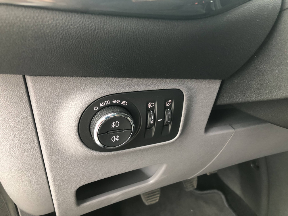 Acheter Opel Corsa E Corsa 1.4 Turbo 100 ch Innovation 5p occasion dans les concessions du Groupe Faurie