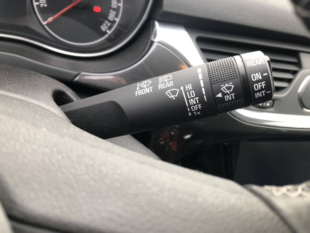 Acheter Opel Corsa E Corsa 1.4 Turbo 100 ch Innovation 5p occasion dans les concessions du Groupe Faurie