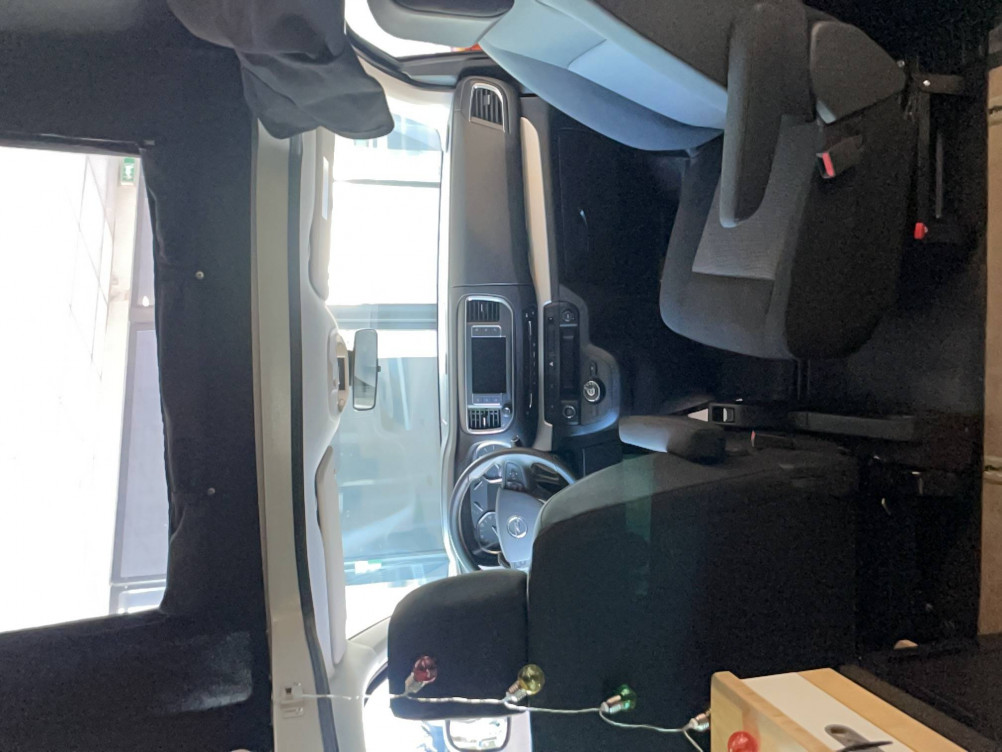 Acheter Opel Vivaro Fourgon VIVARO VAN AMENAGE BLUEHDI 180 S&S EAT8 100 KMS 4 PLACES  4p occasion dans les concessions du Groupe Faurie