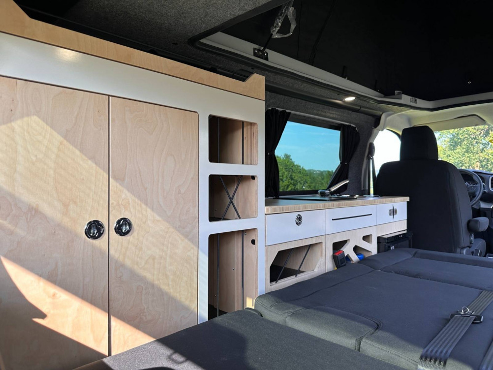Acheter Opel Vivaro Fourgon VIVARO VAN AMENAGE BLUEHDI 180 S&S EAT8 100 KMS 4 PLACES  4p occasion dans les concessions du Groupe Faurie