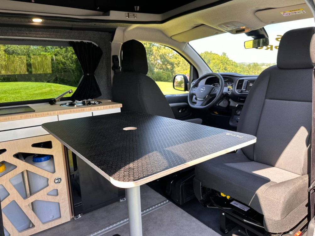 Acheter Opel Vivaro Fourgon VIVARO VAN AMENAGE BLUEHDI 180 S&S EAT8 100 KMS 4 PLACES  4p occasion dans les concessions du Groupe Faurie