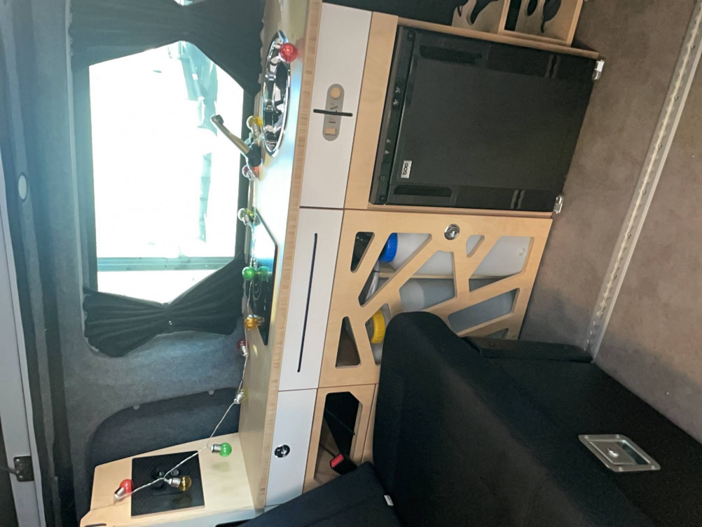 Acheter Opel Vivaro Fourgon VIVARO VAN AMENAGE BLUEHDI 180 S&S EAT8 100 KMS 4 PLACES  4p occasion dans les concessions du Groupe Faurie