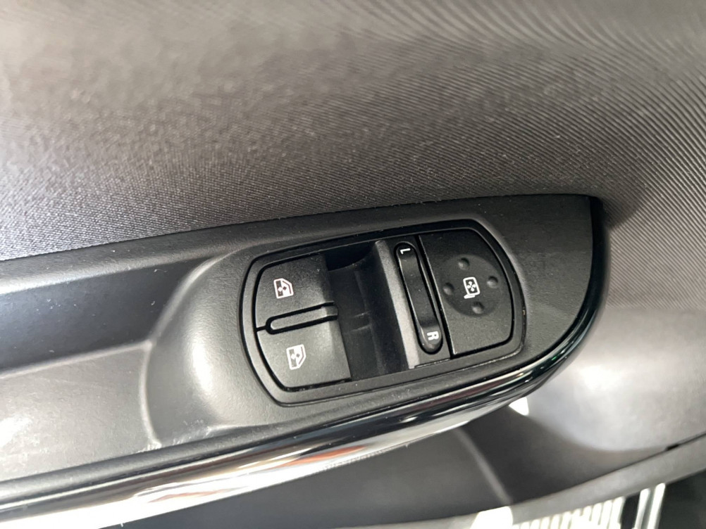 Acheter Opel Corsa E Corsa 1.4 90 ch Black Edition 5p occasion dans les concessions du Groupe Faurie