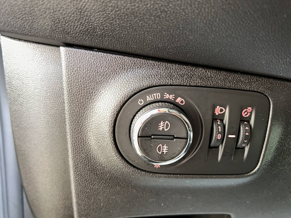 Acheter Opel Corsa E Corsa 1.4 90 ch Black Edition 5p occasion dans les concessions du Groupe Faurie