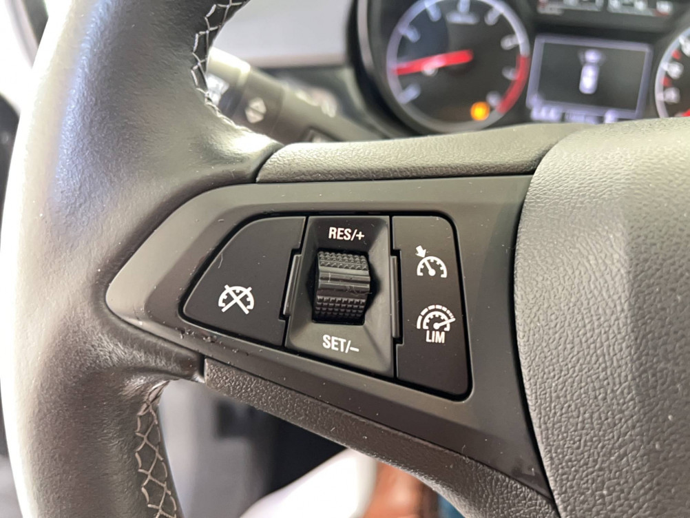 Acheter Opel Corsa E Corsa 1.4 90 ch Black Edition 5p occasion dans les concessions du Groupe Faurie