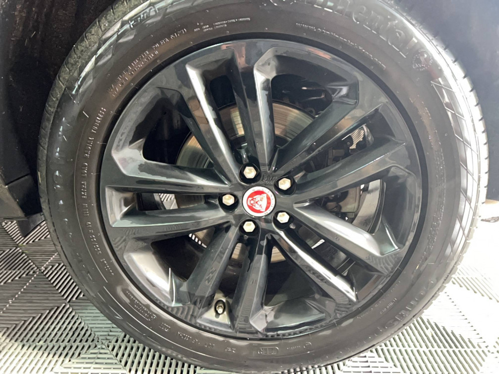 Acheter Jaguar F-Pace F-Pace 2.0 D - 180 ch  AWD BVA8 Chequered Flag 5p occasion dans les concessions du Groupe Faurie