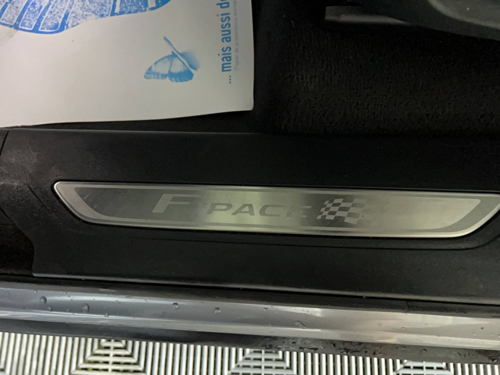 Acheter Jaguar F-Pace F-Pace 2.0 D - 180 ch  AWD BVA8 Chequered Flag 5p occasion dans les concessions du Groupe Faurie