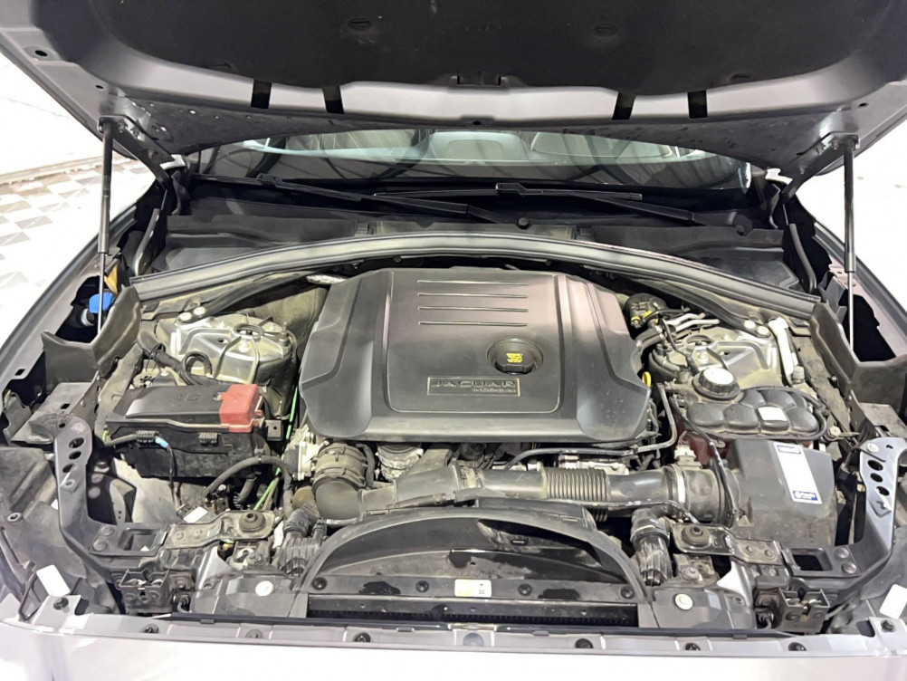 Acheter Jaguar F-Pace F-Pace 2.0 D - 180 ch  AWD BVA8 Chequered Flag 5p occasion dans les concessions du Groupe Faurie