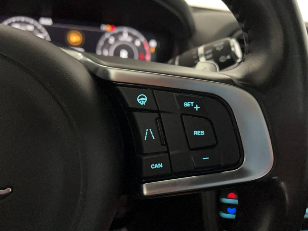 Acheter Jaguar F-Pace F-Pace 2.0 D - 180 ch  AWD BVA8 Chequered Flag 5p occasion dans les concessions du Groupe Faurie