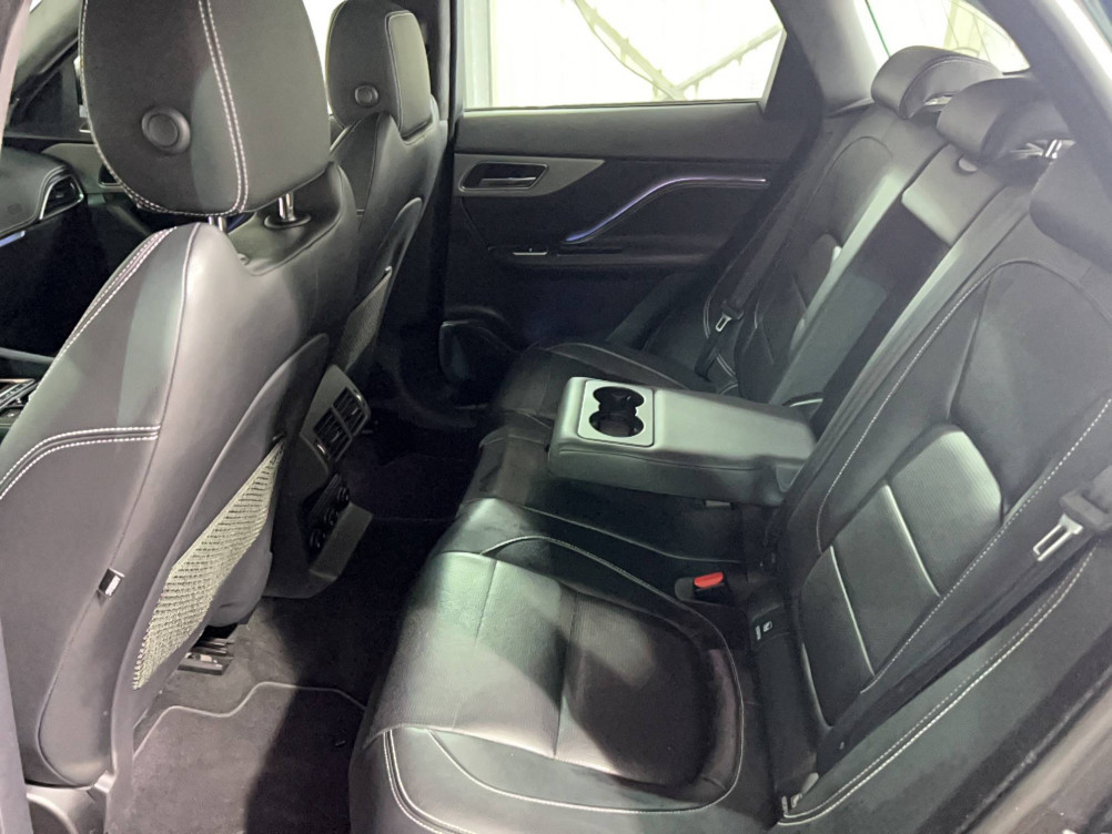 Acheter Jaguar F-Pace F-Pace 2.0 D - 180 ch  AWD BVA8 Chequered Flag 5p occasion dans les concessions du Groupe Faurie