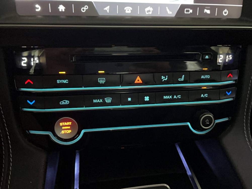 Acheter Jaguar F-Pace F-Pace 2.0 D - 180 ch  AWD BVA8 Chequered Flag 5p occasion dans les concessions du Groupe Faurie