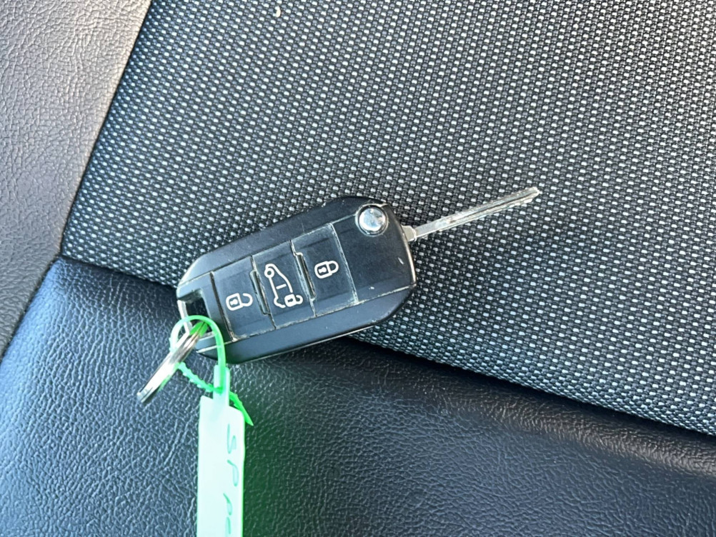 Acheter Opel Vivaro Fourgon VIVARO FGN L2 2.0 DIESEL 120 CH PTAC AUGMENTE PACK BUSINESS 4p occasion dans les concessions du Groupe Faurie