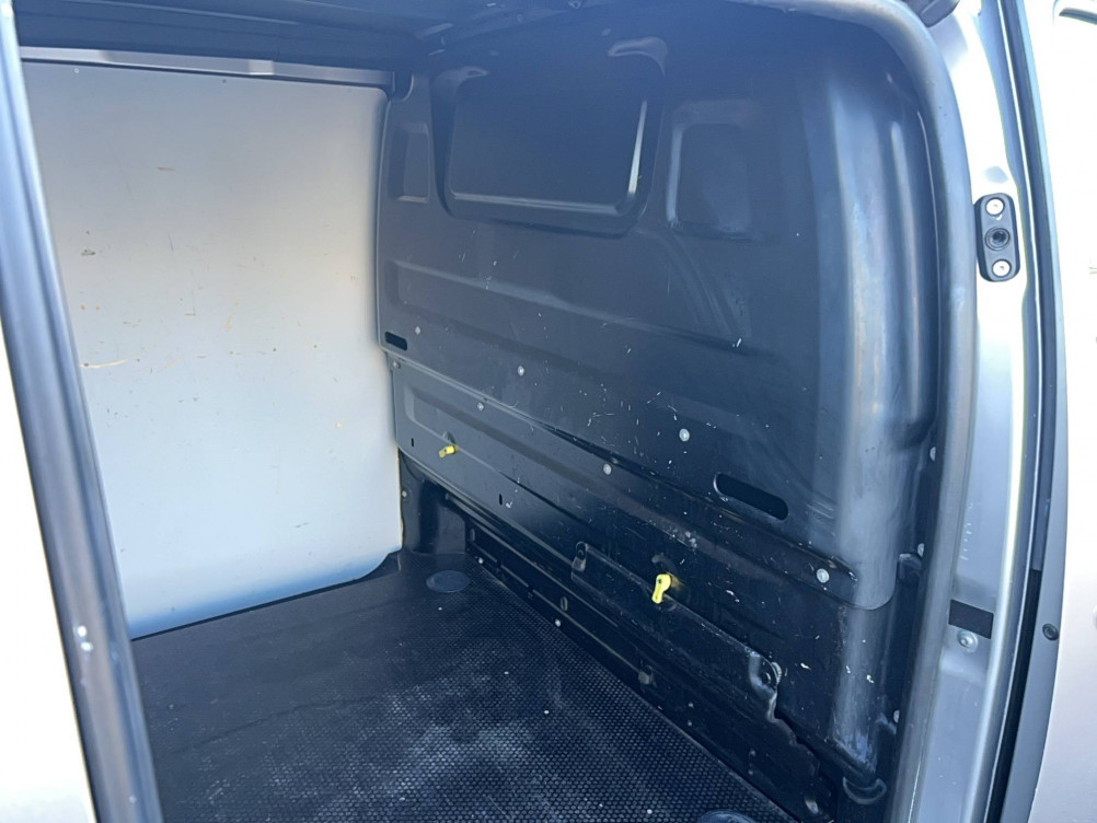 Acheter Opel Vivaro Fourgon VIVARO FGN L2 2.0 DIESEL 120 CH PTAC AUGMENTE PACK BUSINESS 4p occasion dans les concessions du Groupe Faurie