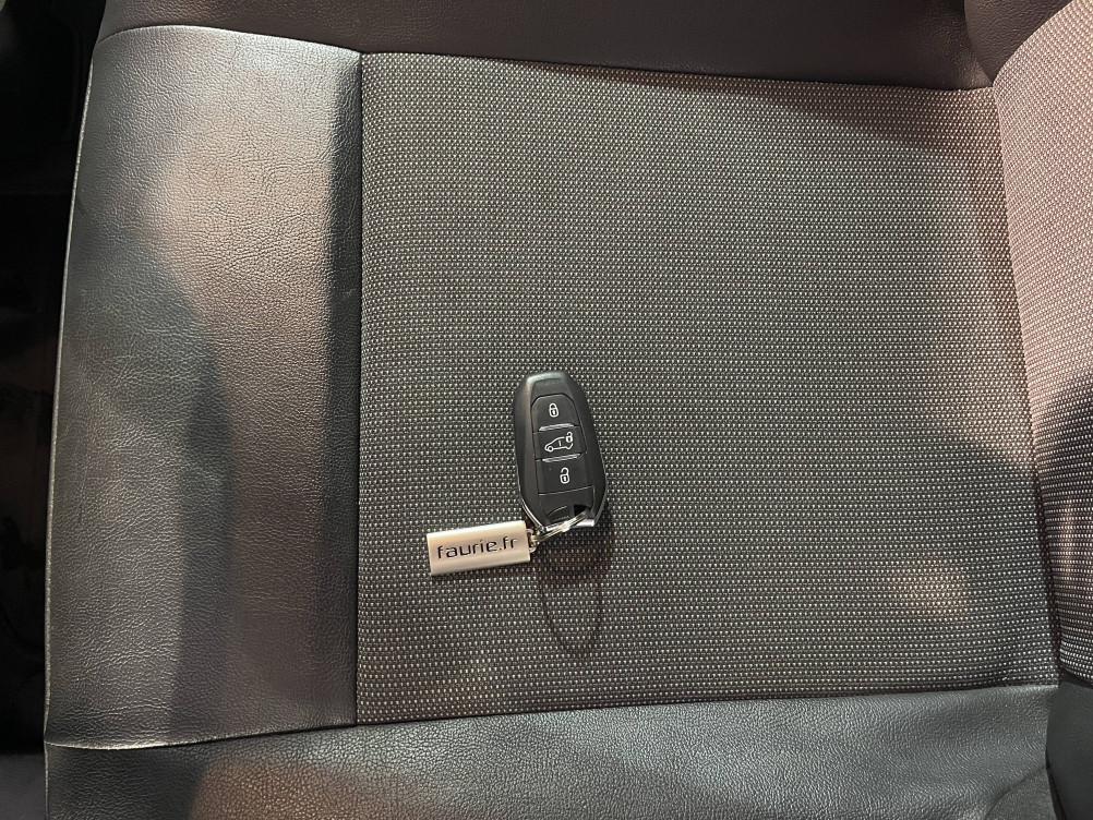 Acheter Opel Vivaro Fourgon VIVARO FGN L2 2.0 DIESEL 180 CH BVA8 PACK BUSINESS 4p occasion dans les concessions du Groupe Faurie