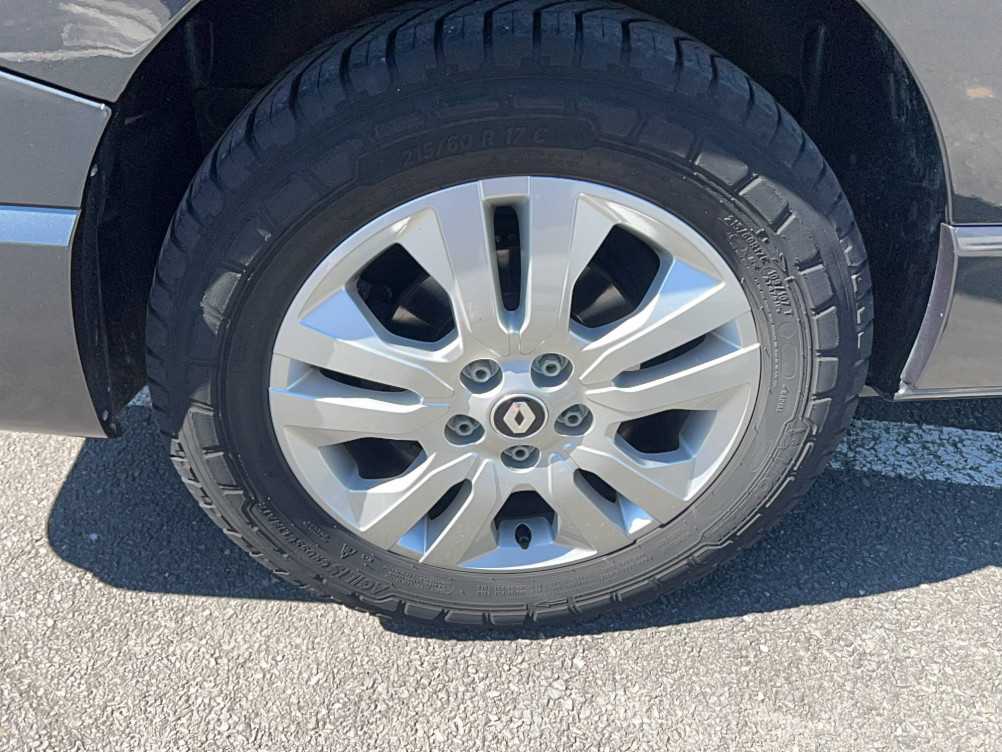 Acheter Renault Trafic 3 TRAFIC CA L2H1 3000 KG BLUE DCI 170 EDC GRAND CONFORT 4p occasion dans les concessions du Groupe Faurie