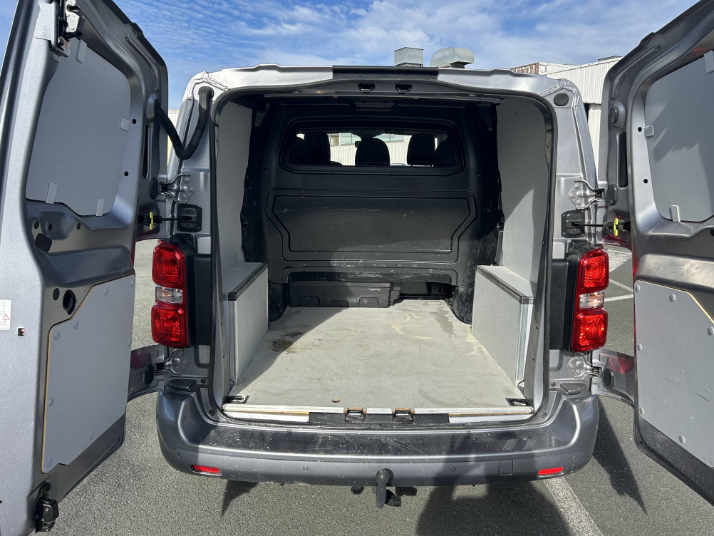 Acheter Opel Vivaro Fourgon VIVARO CA FIXE L2 2.0 DIESEL 180 CH BVA8 PACK BUSINESS 4p occasion dans les concessions du Groupe Faurie