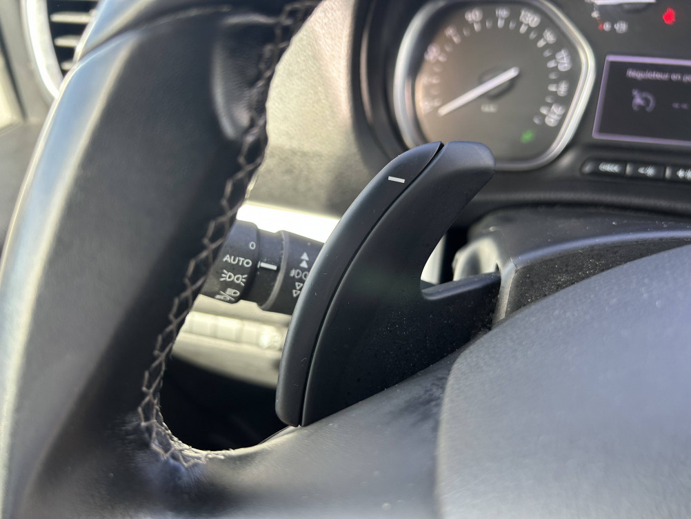 Acheter Opel Vivaro Fourgon VIVARO CA FIXE L2 2.0 DIESEL 180 CH BVA8 PACK BUSINESS 4p occasion dans les concessions du Groupe Faurie