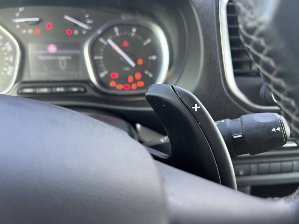 Acheter Opel Vivaro Fourgon VIVARO CA FIXE L2 2.0 DIESEL 180 CH BVA8 PACK BUSINESS 4p occasion dans les concessions du Groupe Faurie