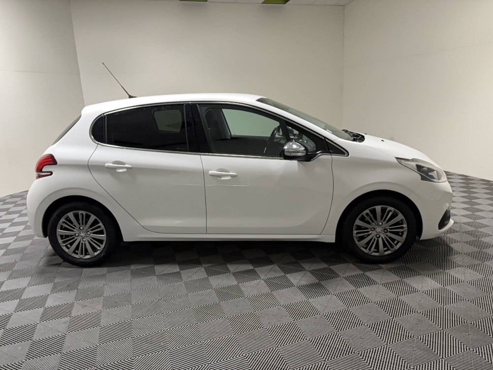 Acheter Peugeot 208 208 1.2 PureTech 110ch S&S BVM5 Allure 5p occasion dans les concessions du Groupe Faurie