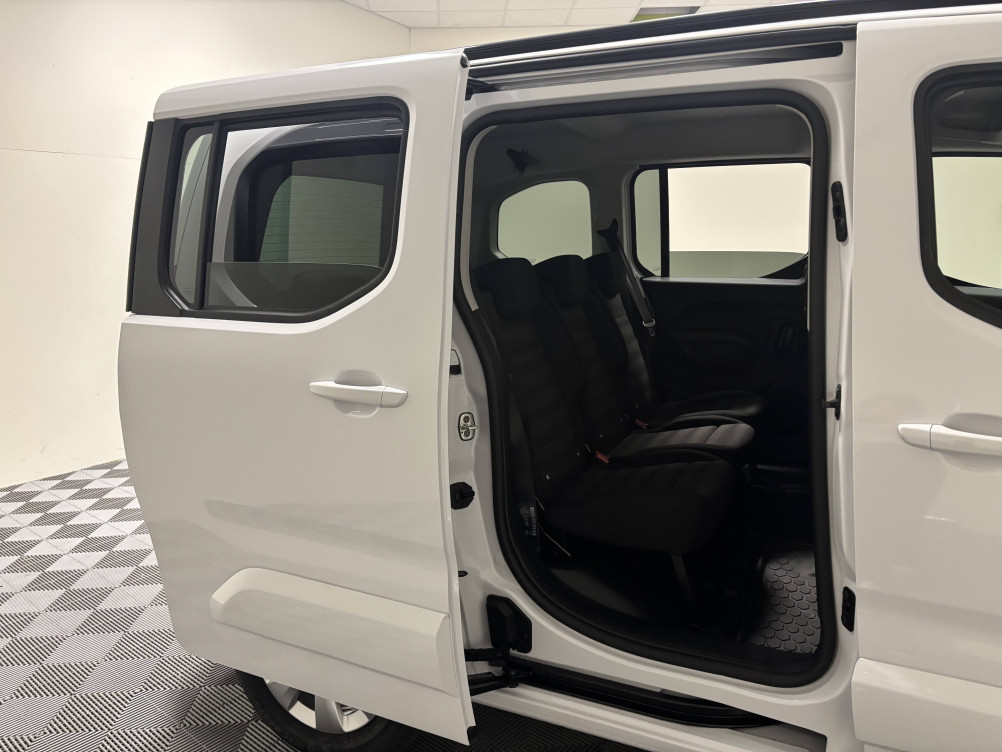 Acheter Opel Combo Combo e-Life Taille M 136 ch & Batterie 50 kw/h Elegance Pack 5p neuf dans les concessions du Groupe Faurie