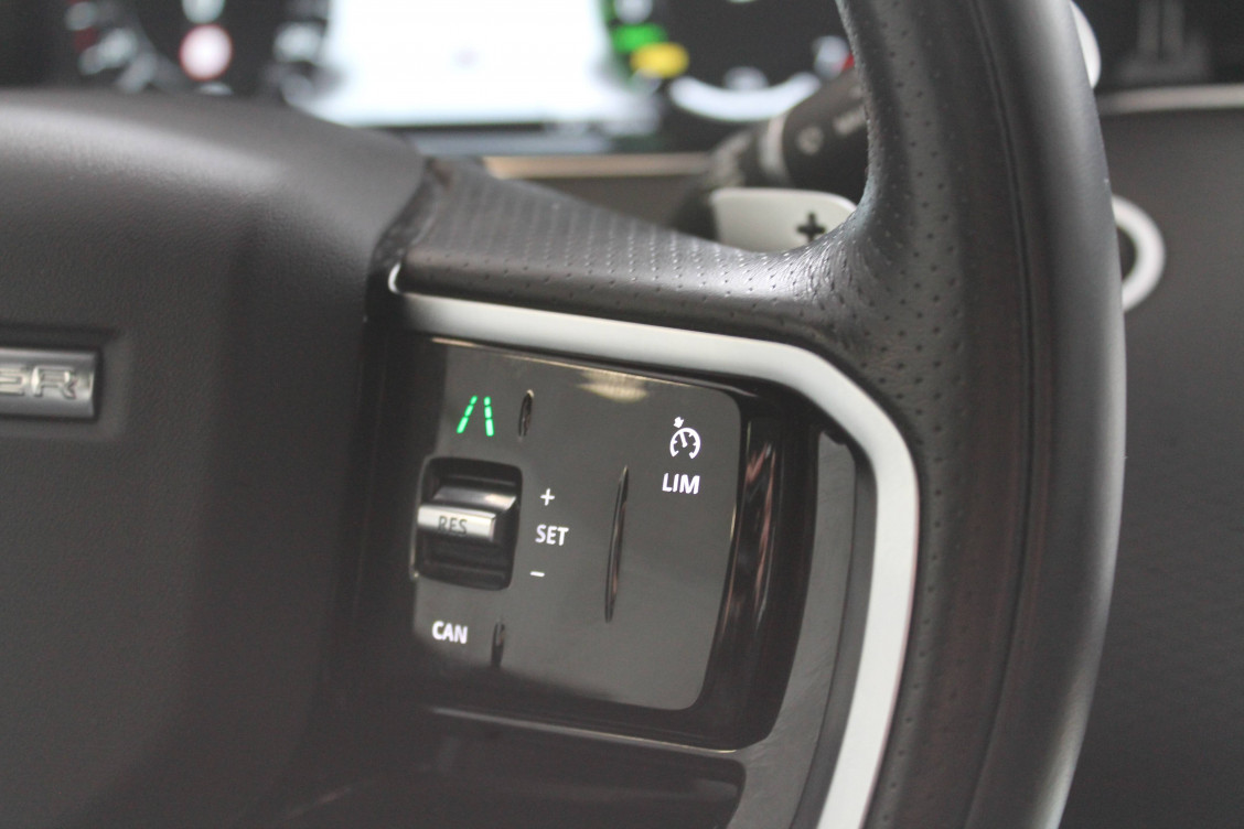 Acheter Land Rover Range Rover Evoque Range Rover Evoque Mark II P300e PHEV AWD BVA8 R-Dynamic S 5p occasion dans les concessions du Groupe Faurie