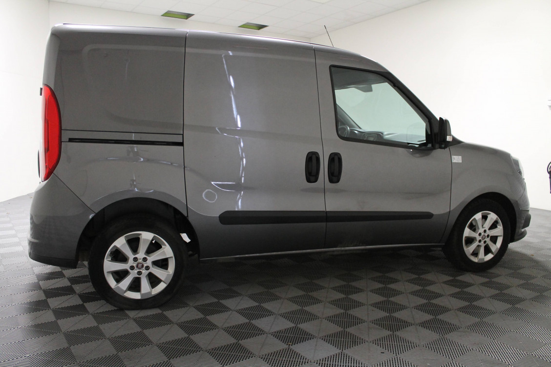 Acheter Fiat Doblo DOBLO CARGO FT 1.6 MULTIJET 120 PACK PROFESSIONAL TRIO NAV 4p occasion dans les concessions du Groupe Faurie