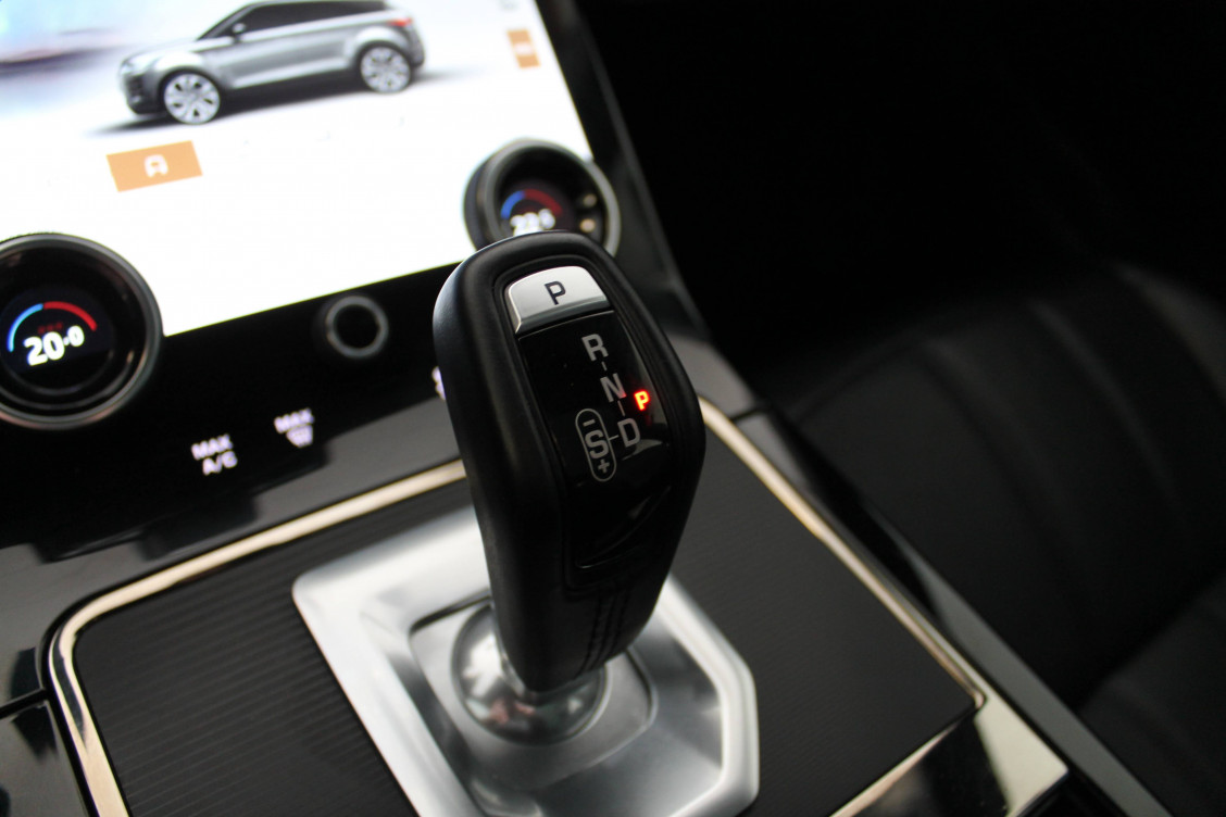 Acheter Land Rover Range Rover Evoque Range Rover Evoque Mark II P300e PHEV AWD BVA8 R-Dynamic S 5p occasion dans les concessions du Groupe Faurie