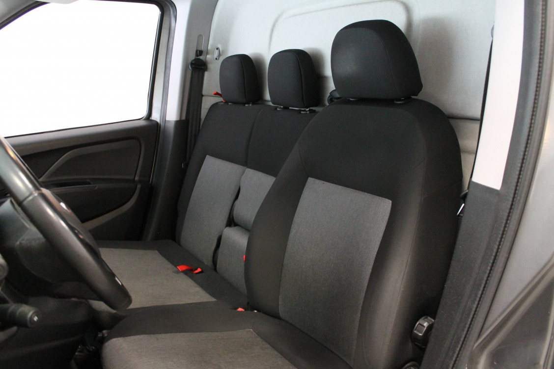 Acheter Fiat Doblo DOBLO CARGO FT 1.6 MULTIJET 120 PACK PROFESSIONAL TRIO NAV 4p occasion dans les concessions du Groupe Faurie