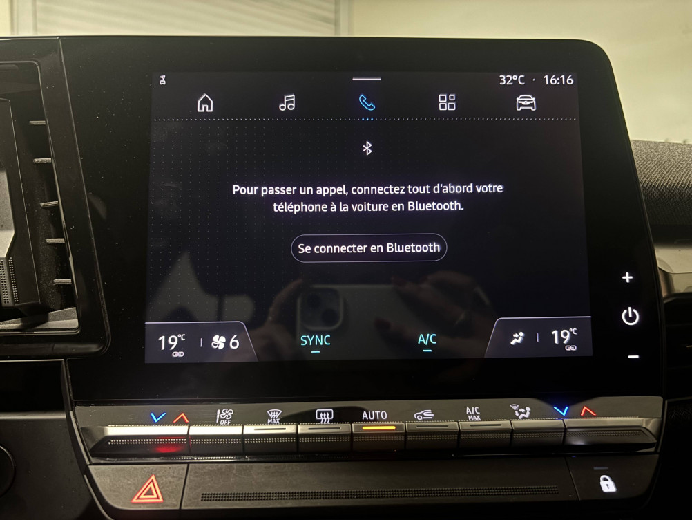 Acheter Renault Megane E-Tech Megane E-Tech EV40 130ch standard charge Equilibre 5p occasion dans les concessions du Groupe Faurie