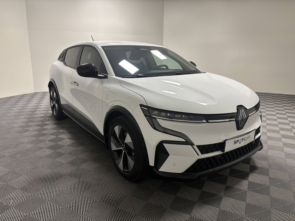 Acheter Renault Megane E-Tech Megane E-Tech EV40 130ch standard charge Equilibre 5p occasion dans les concessions du Groupe Faurie
